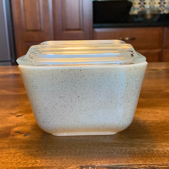 Pyrex 1970s Homestead Refrigerator Dish 501B w Lid